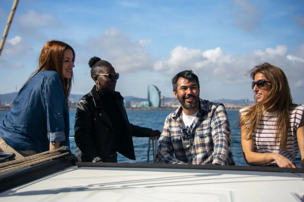Barcelona: Sailing with Multilingual Guide and Drinks & Snacks