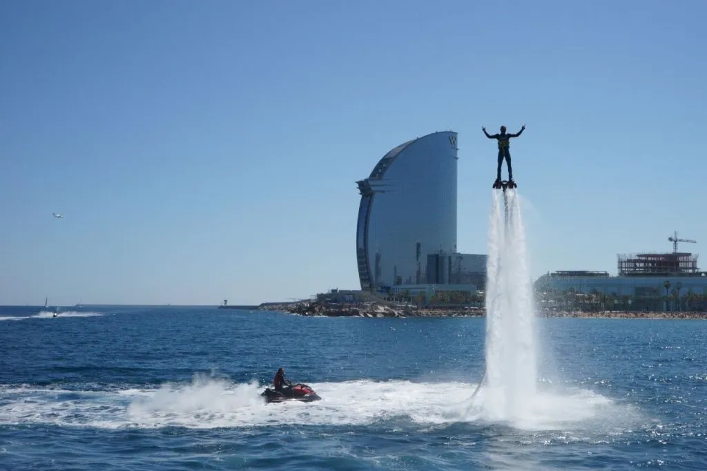 Barcelona: Sailing with Multilingual Guide and Drinks & Snacks