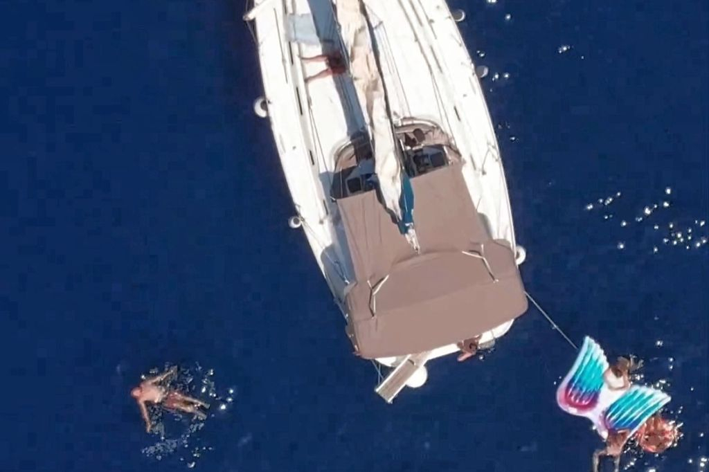 Barcelona: Sailing with Inflatables & Snorkeling Experience