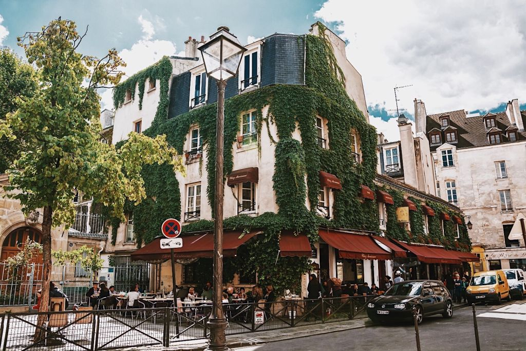 Le Marais & Jewish Quarter: Guided Walking Tour