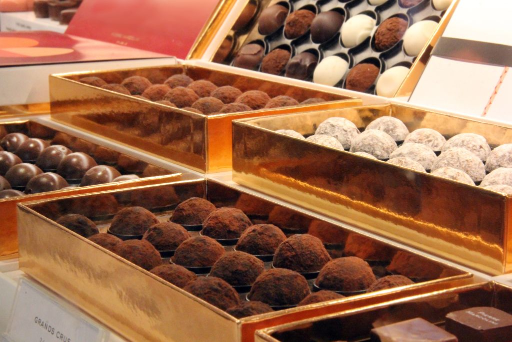 The Marais Pastry and Chocolate Tasting Tour in Paris