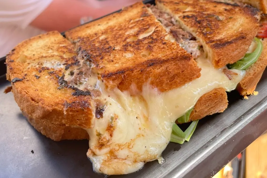 Paris: Canal St Martin Food Tour