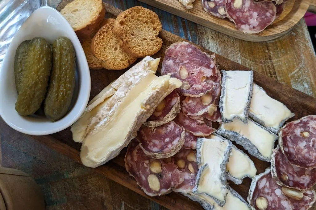 Paris: Canal St Martin Food Tour