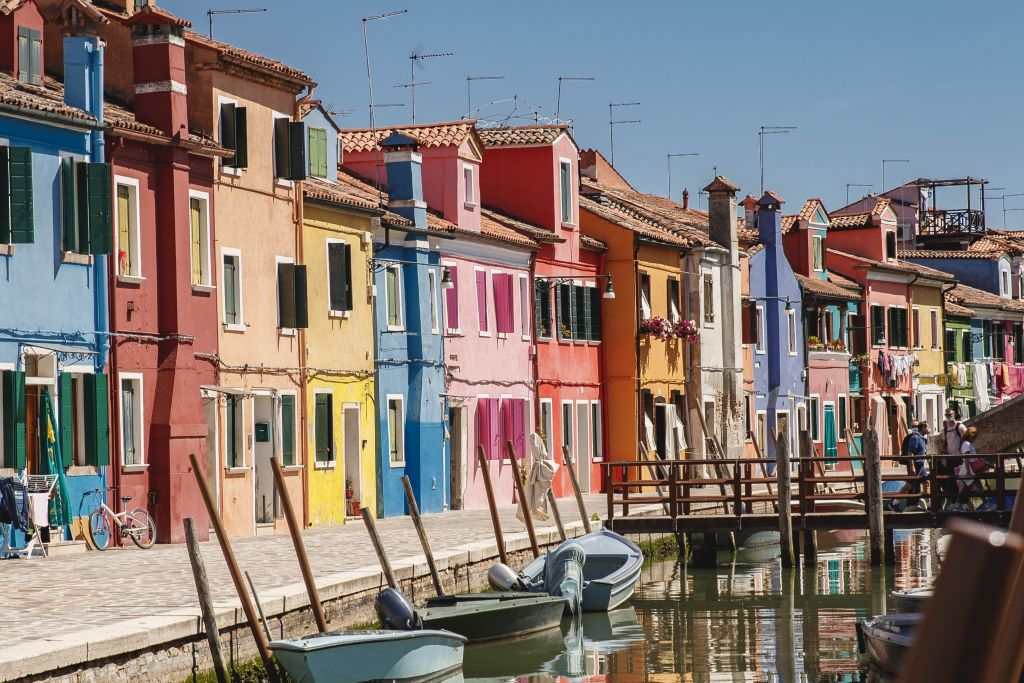 Murano & Burano: Boat Tour with Glass Blowing from Venice