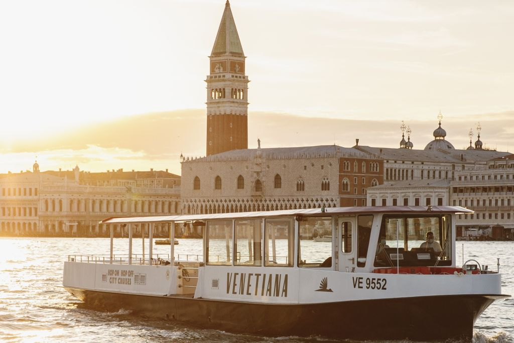 Murano & Burano: Boat Tour with Glass Blowing from Venice