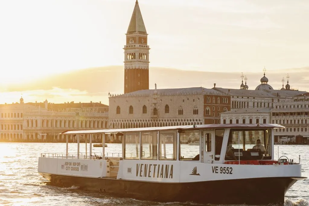 Murano & Burano: Boat Tour with Glass Blowing from Venice