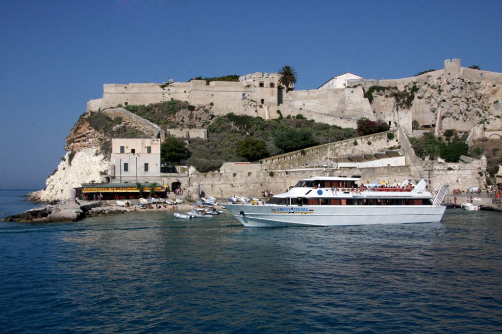 Isole Tremiti da Peschici: tour in traghetto e in barca delle isole