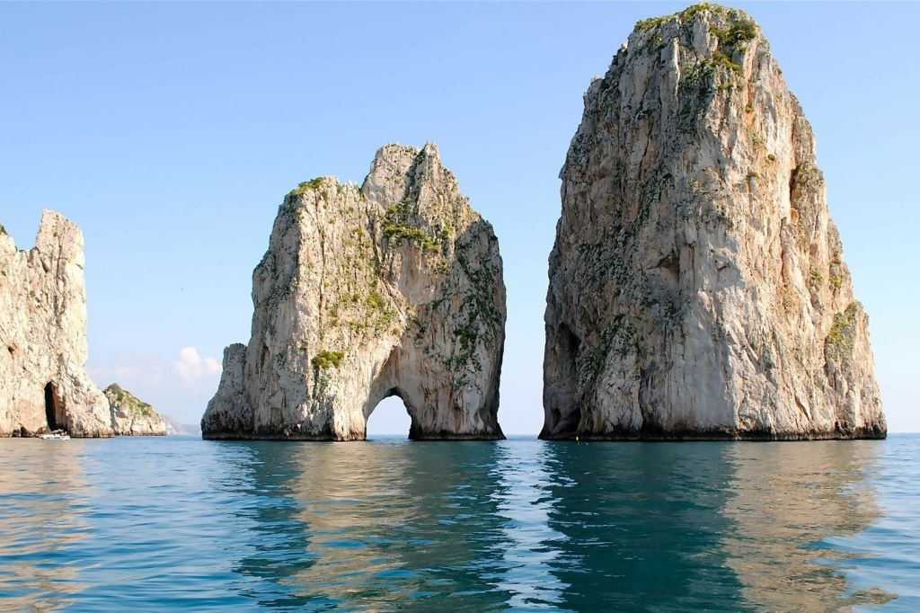 Capri: Boat Tour + Free Time on Island + Roundtrip from Salerno