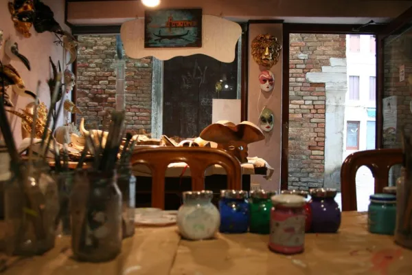 Venise : Atelier de fabrication de masques de carnaval