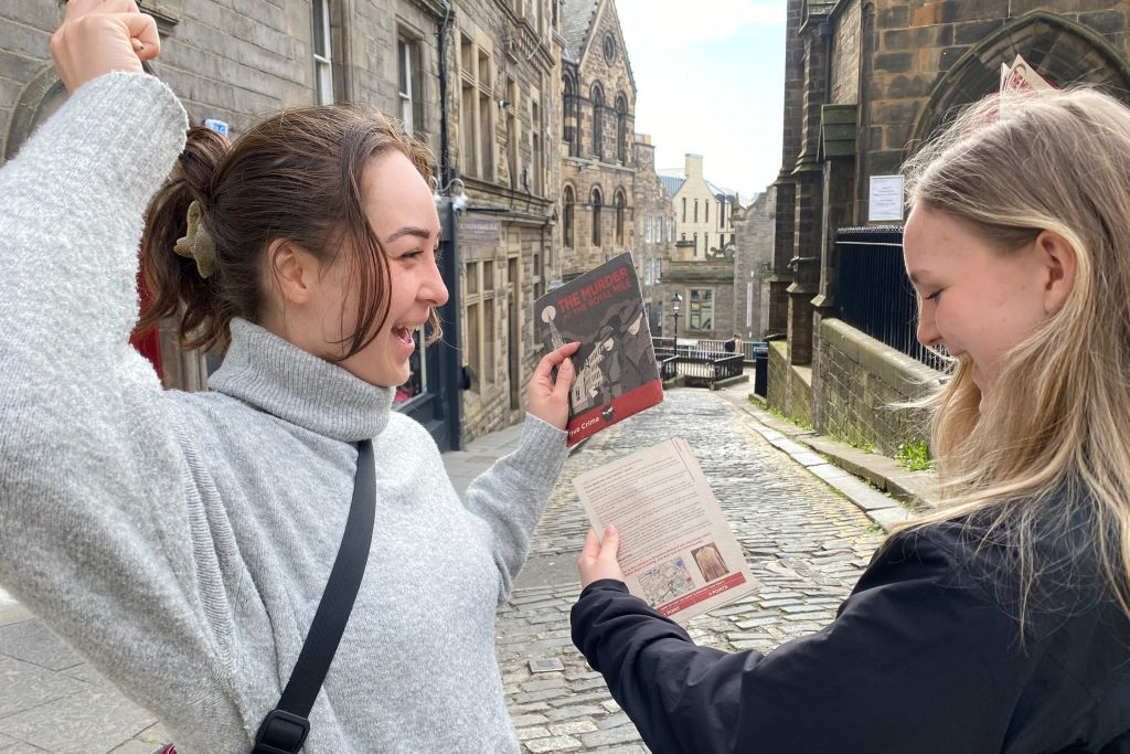 "The Murder on the Royal Mile: Interactive Mystery Hunt in Edinburgh"
