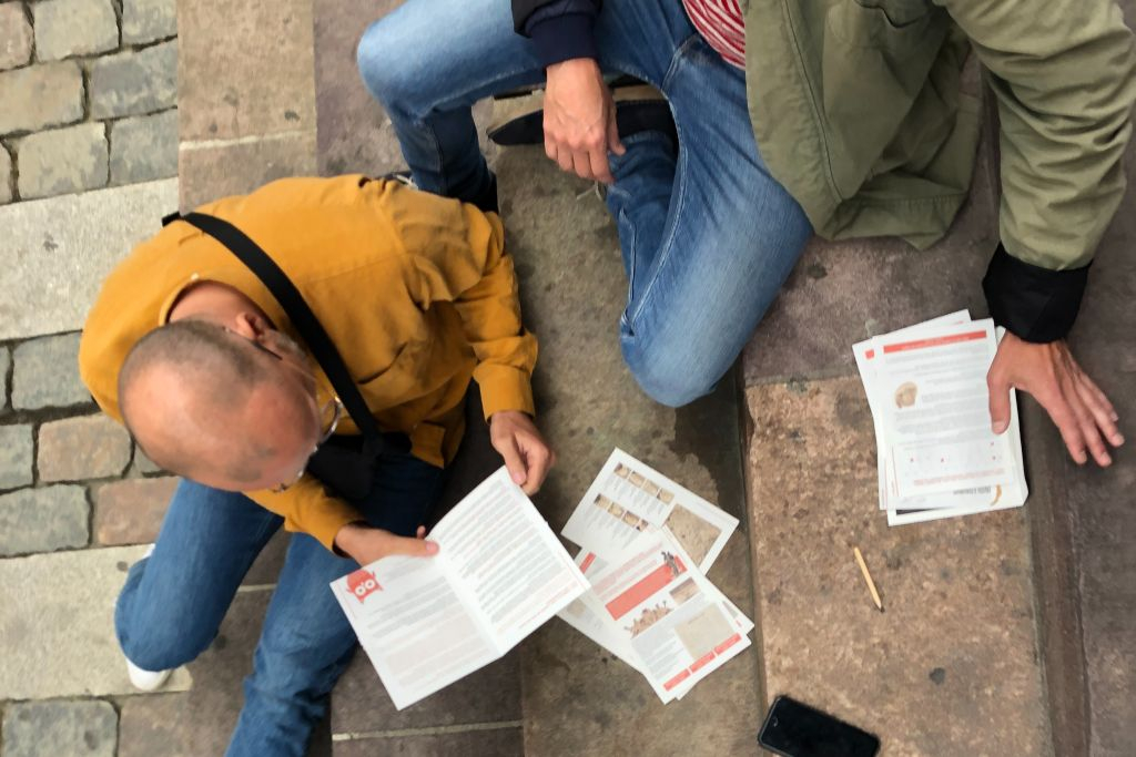 "The Murder on the Royal Mile: Interactive Mystery Hunt in Edinburgh"