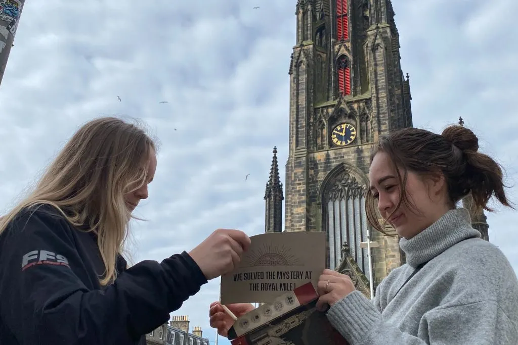"The Murder on the Royal Mile: Interactive Mystery Hunt in Edinburgh"