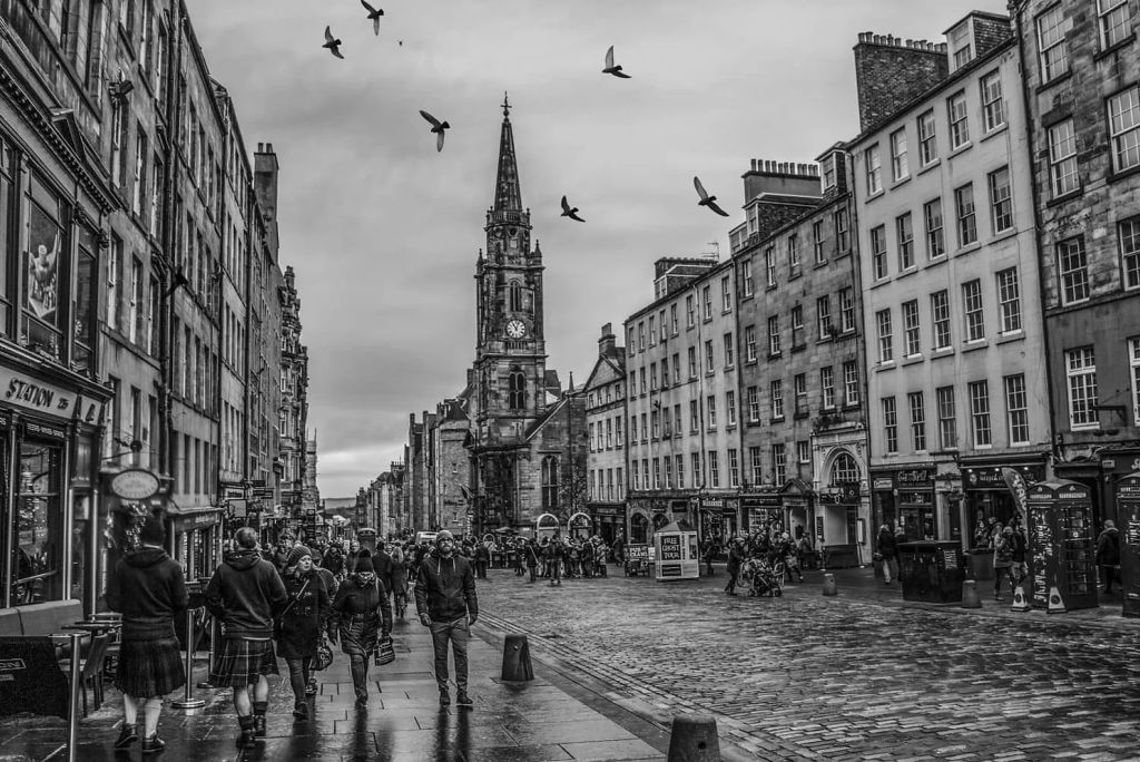 "The Murder on the Royal Mile: Interactive Mystery Hunt in Edinburgh"