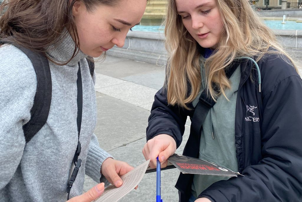 "The Murder at Trafalgar Square: Interactive Mystery Hunt in London"