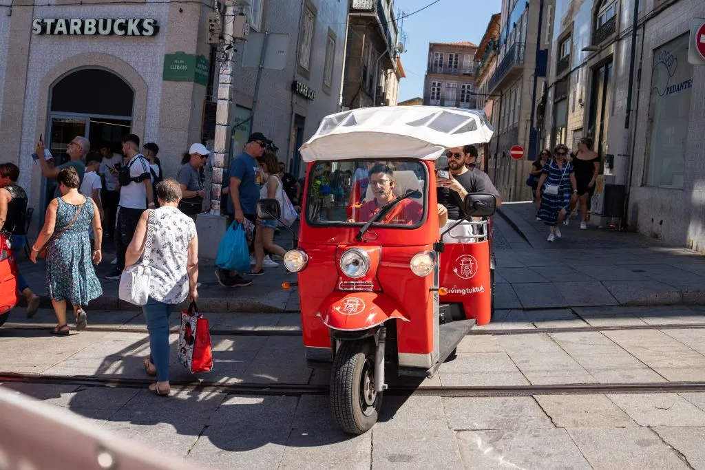 Porto: Personalised Private Tuk Tuk Tour