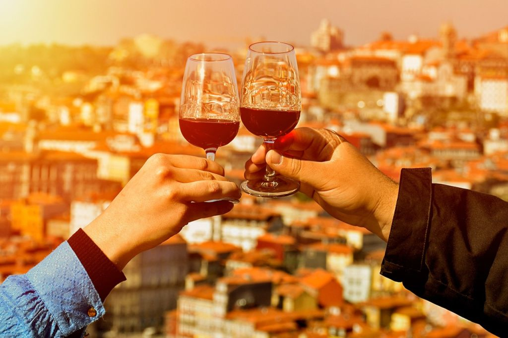 Porto in Sunset: Guided Tuk Tuk City Tour with Wine