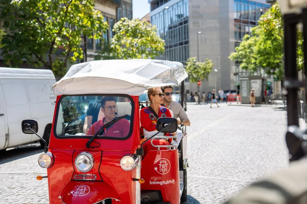 Porto in Sunset: Guided Tuk Tuk City Tour with Wine