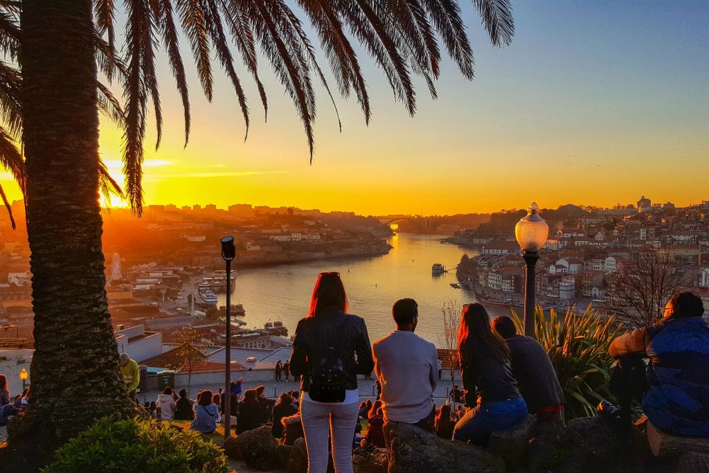 Porto in Sunset: Guided Tuk Tuk City Tour with Wine