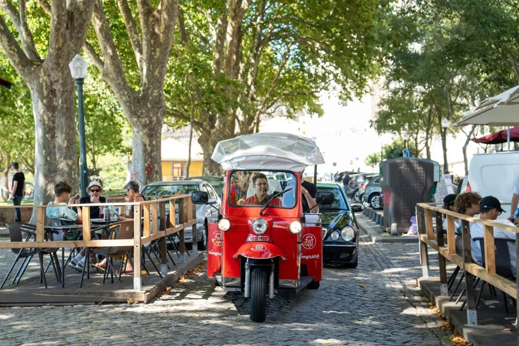 Porto: Guided Tuk Tuk City Tour