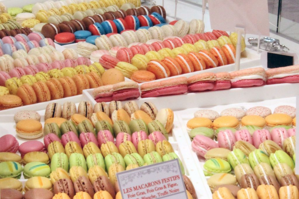 "Saint-Germain-des-Prés Pastry and Chocolate Tasting Tour in Paris"
