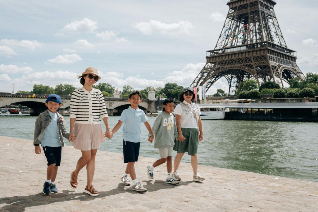 A Professional Vacation Photographer in Paris: Private Tour