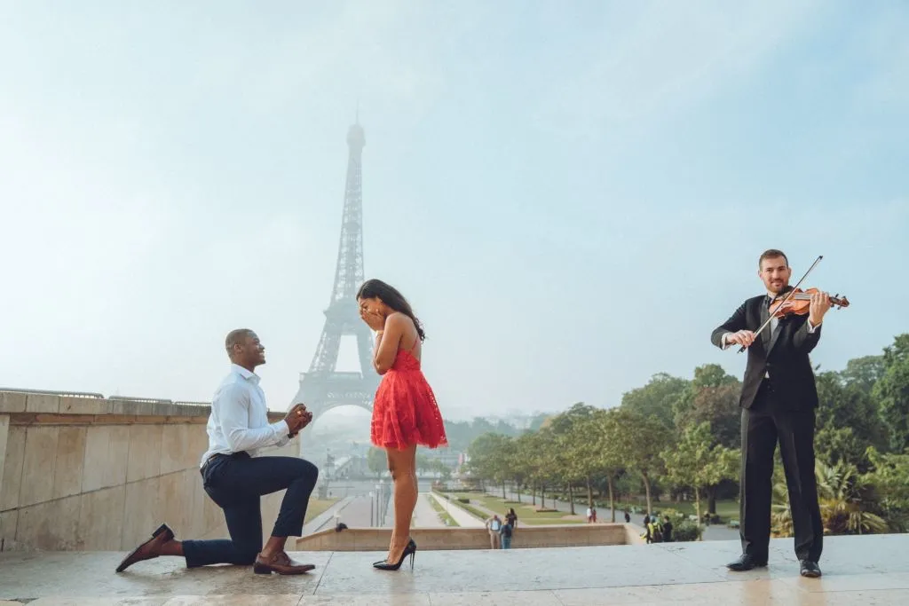 A Professional Vacation Photographer in Paris: Private Tour