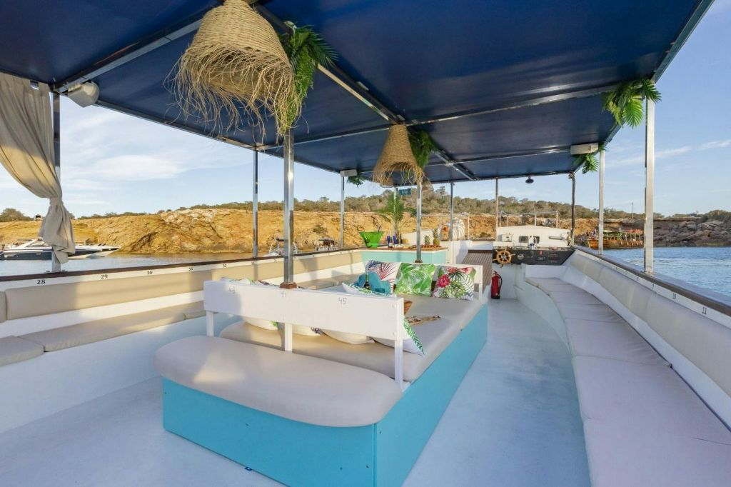 Ibiza: Excursión en barco al mediodía Cala Bassa, Cala Comte y Cuevas