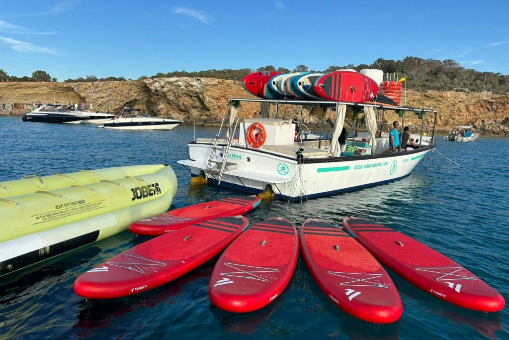 Ibiza: Excursión en barco al mediodía Cala Bassa, Cala Comte y Cuevas