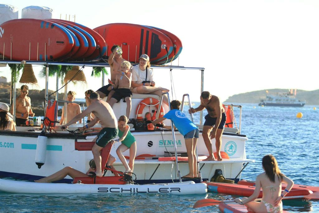 Ibiza: Excursión en barco al mediodía Cala Bassa, Cala Comte y Cuevas
