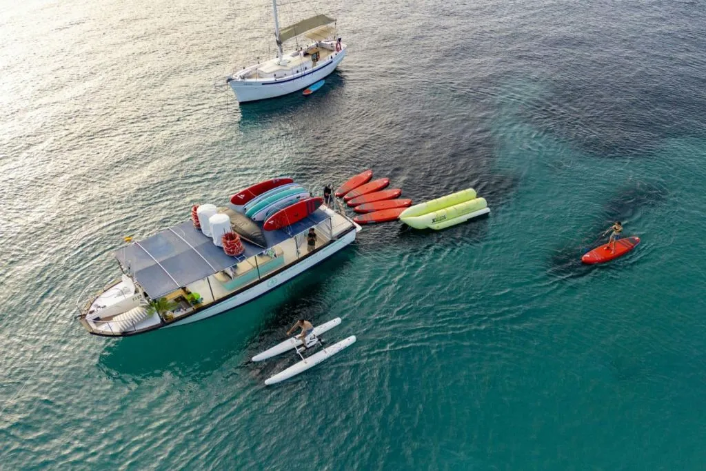 Ibiza: Excursión en barco al mediodía Cala Bassa, Cala Comte y Cuevas
