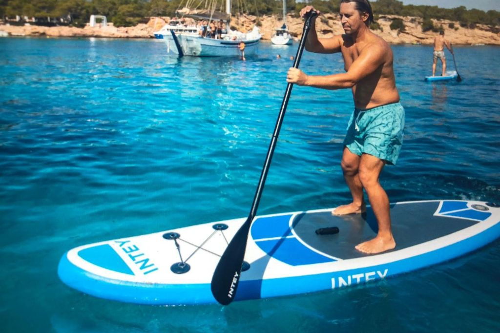 Ibiza: Tour in barca di mezzogiorno Cala Bassa, Cala Comte e Grotte