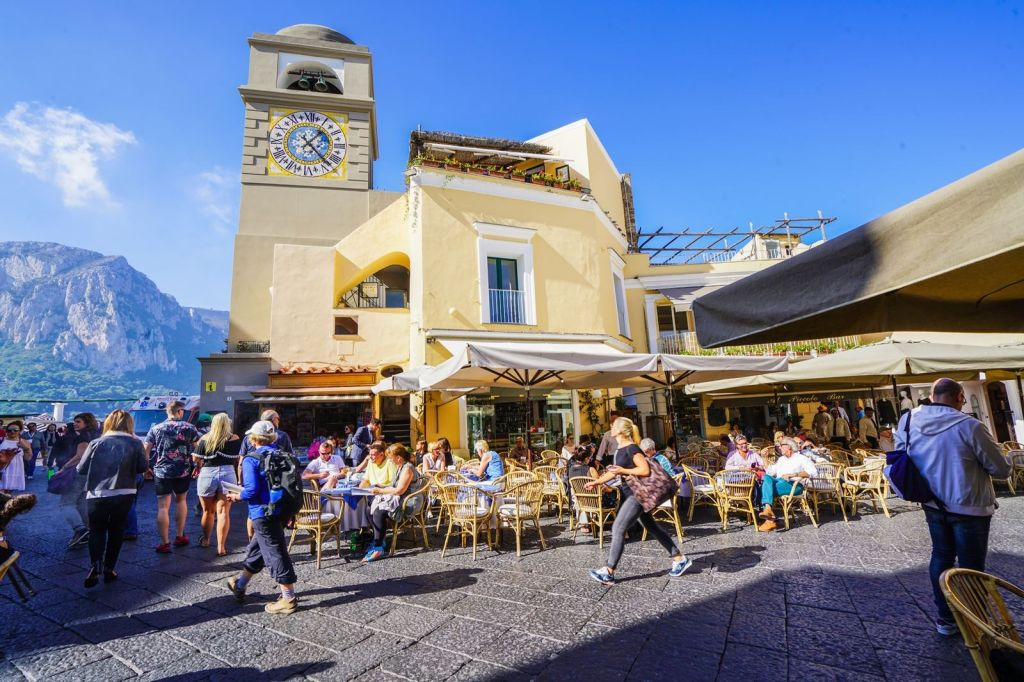 Capri and Anacapri: Boat Tour + Roundtrip Hydrofoil from Sorrento