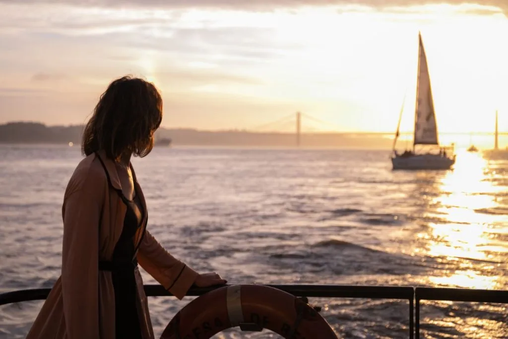 Lisbon: Tagus River Yellow Boat Sunset Tour