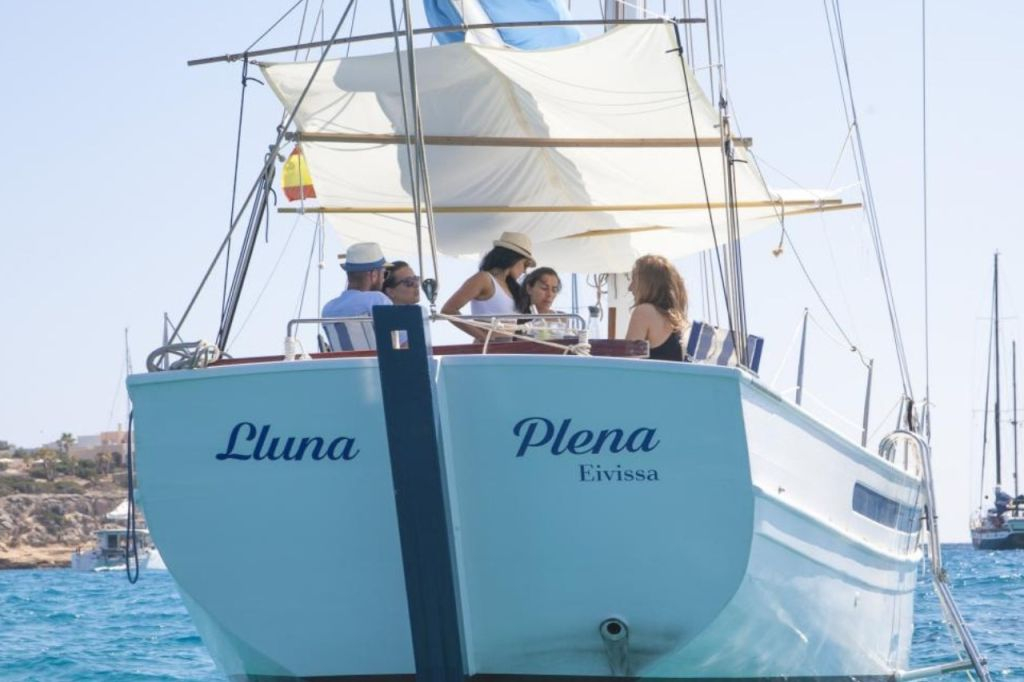 Ibiza: Private Sailboat with Premium Open Bar, Food & Music
