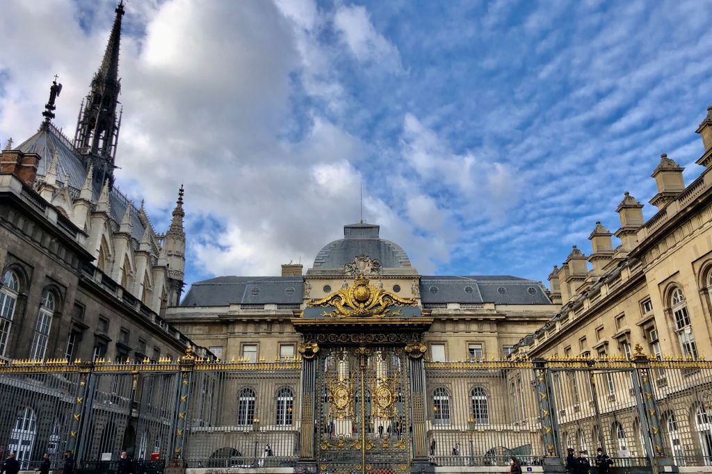 Paris: Semi-Private Walking Tour