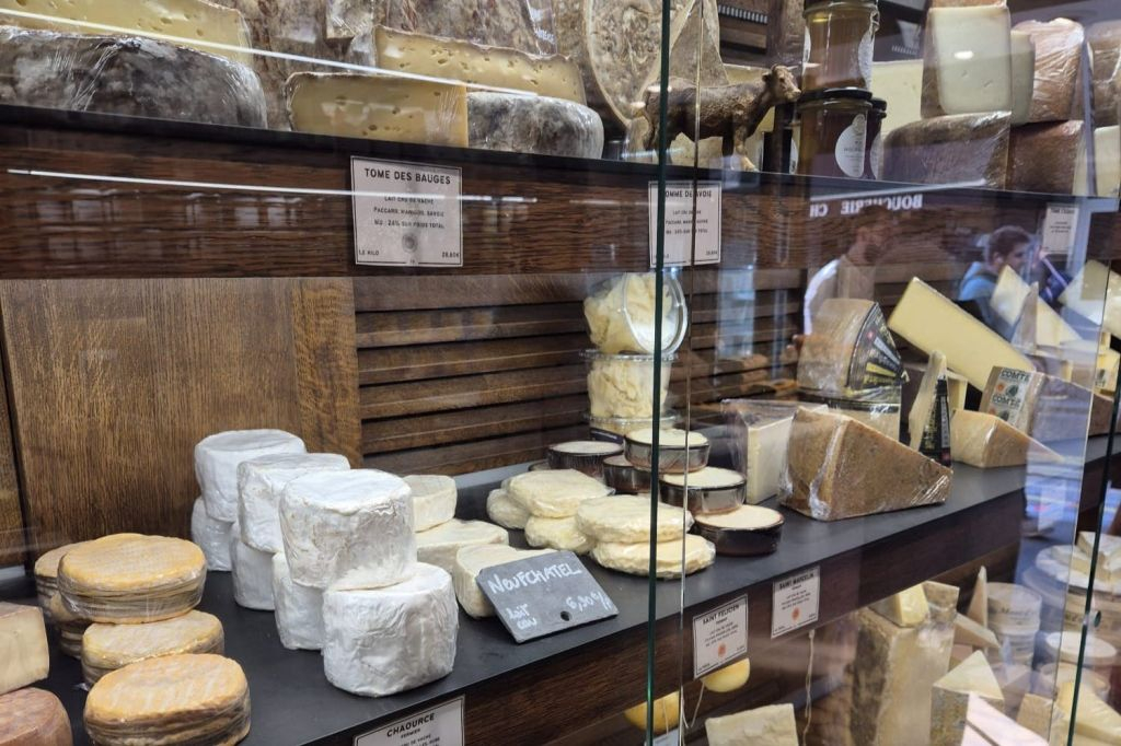 Paris Gourmet: Food Tour in South Montmartre