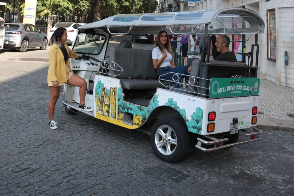 1.5-Hour Private Tuk Tuk Tour of Lisbon Old Town and City Center