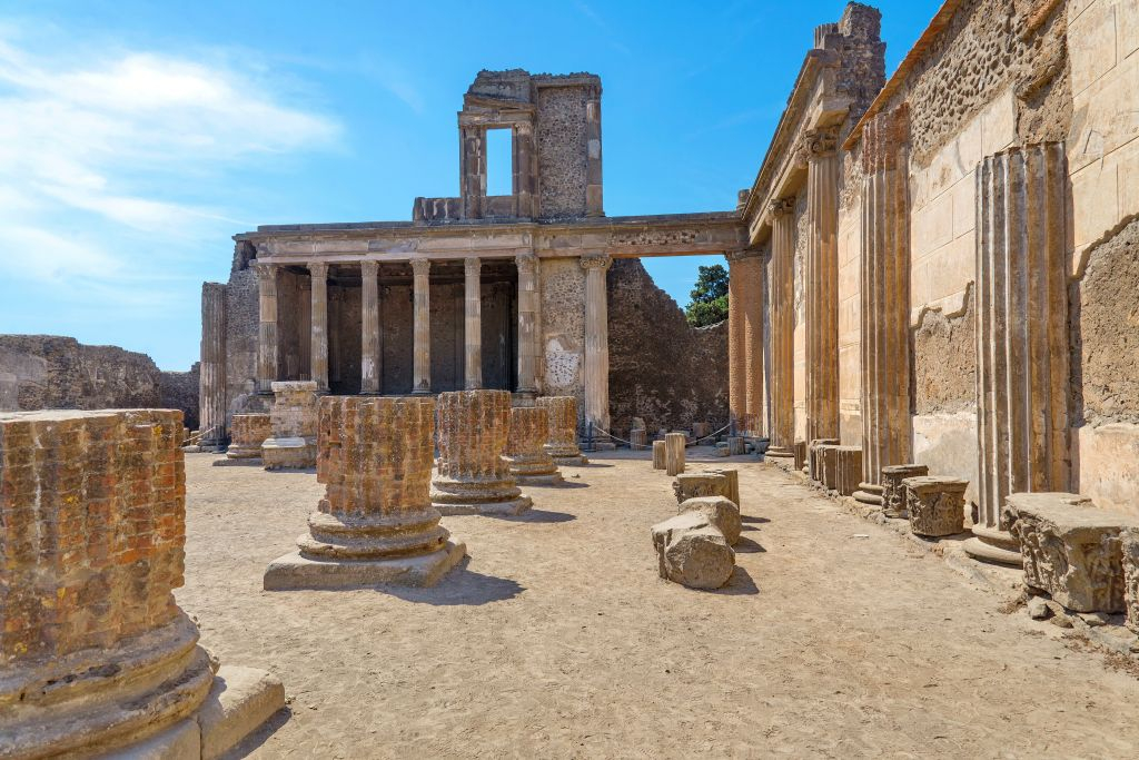 Pompeii and Mount Vesuvius: Tour from Naples + Wine Tasting