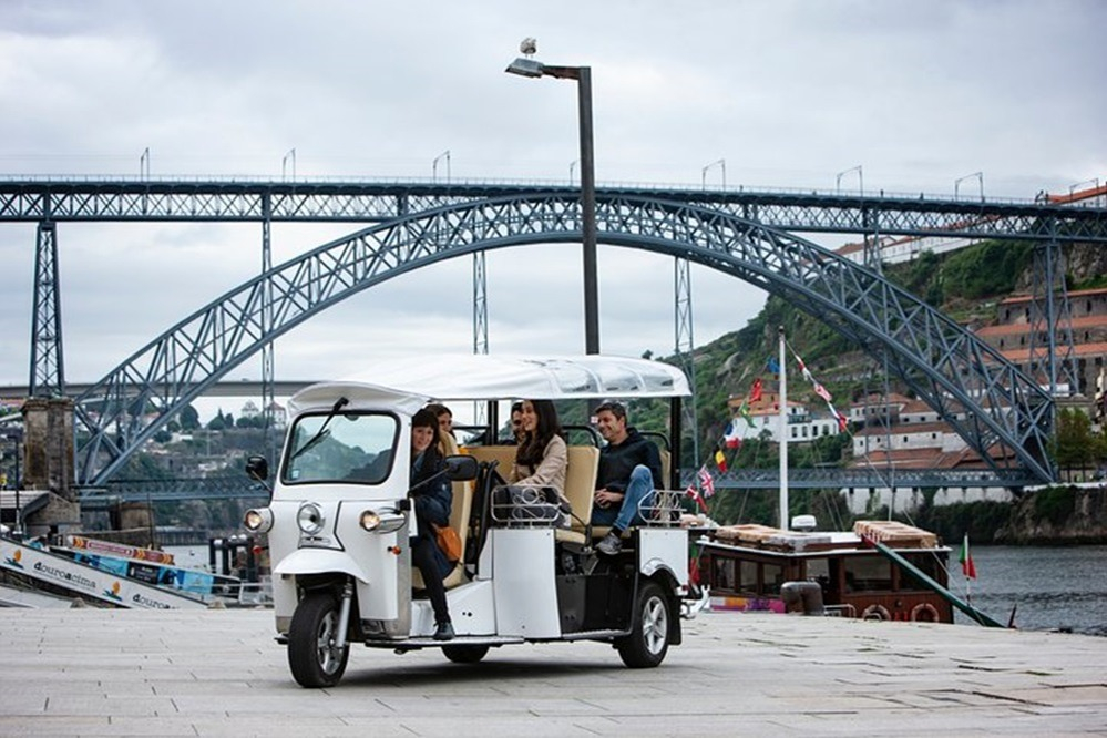 2 Hour Private Tuktuk Tour in Porto to Monastery and Cellars