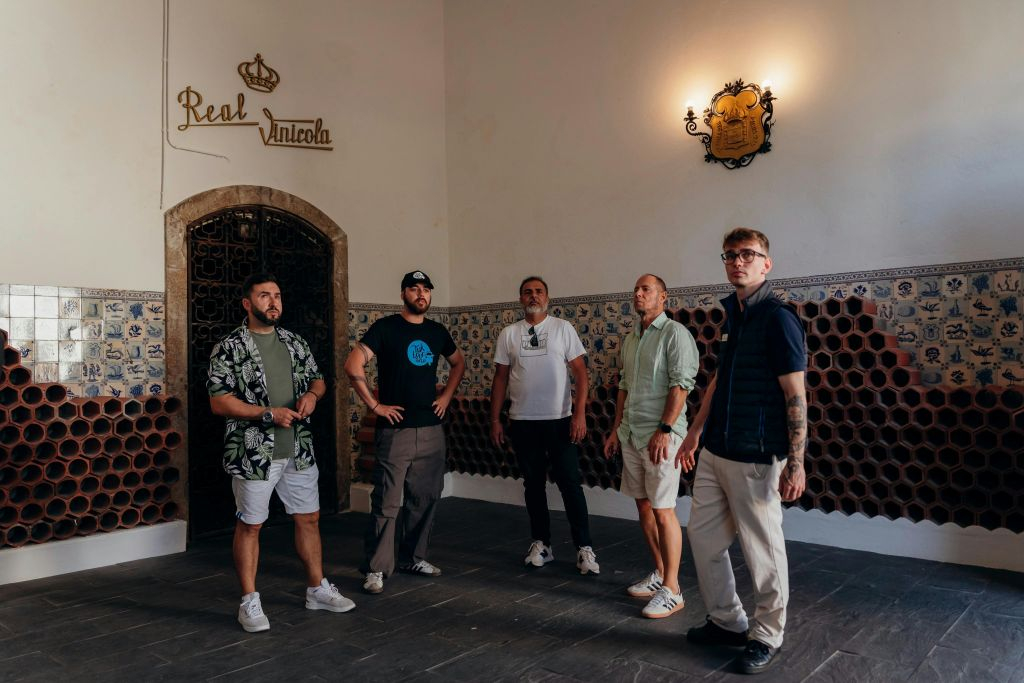 2 Hour Private Tuktuk Tour in Porto to Monastery and Cellars