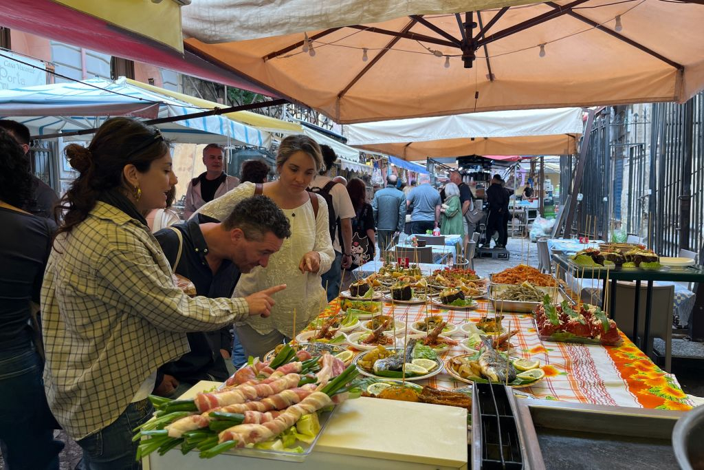 Palermo: Visita gastronómica y clase de cocina para hacer pizza