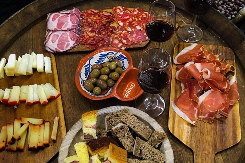 Tour di Porto di 3 ore con degustazione di cibo e vino