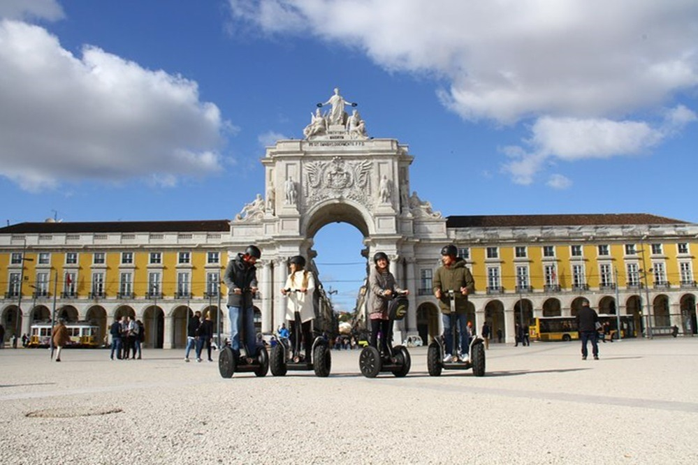 Lisbon: Medieval Segway Tour of Alfama and Mouraria