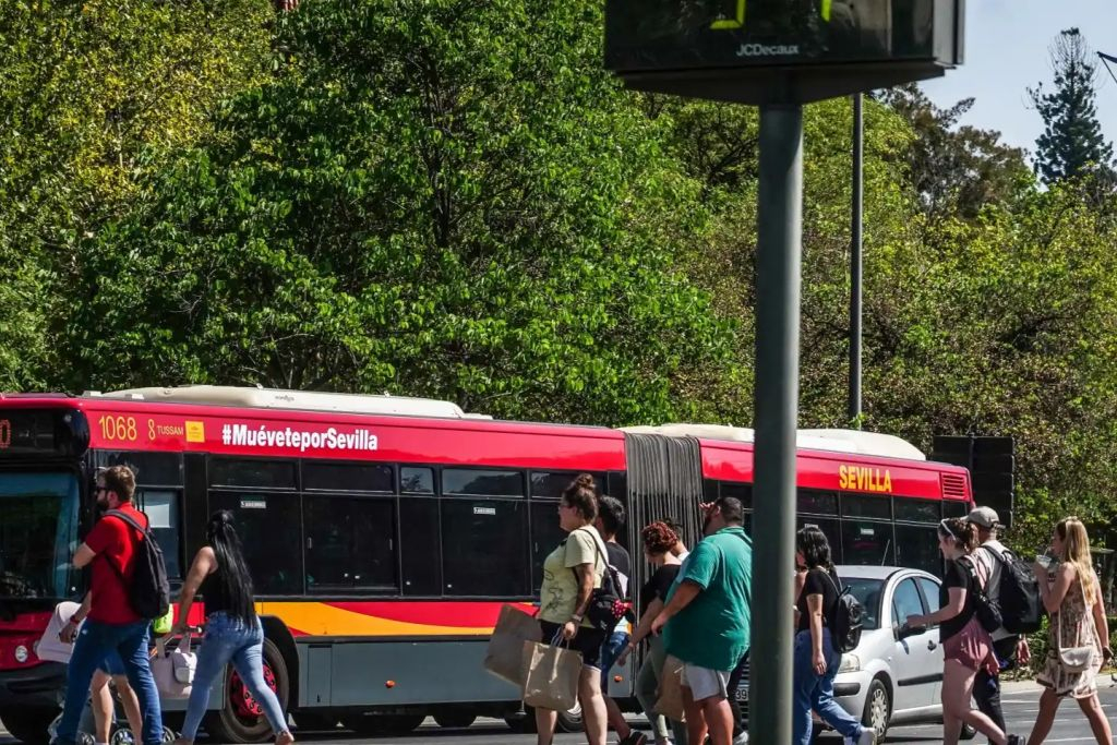 Seville: Airport & City Bus Transfer Service