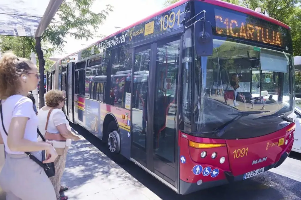 Seville: Airport & City Bus Transfer Service