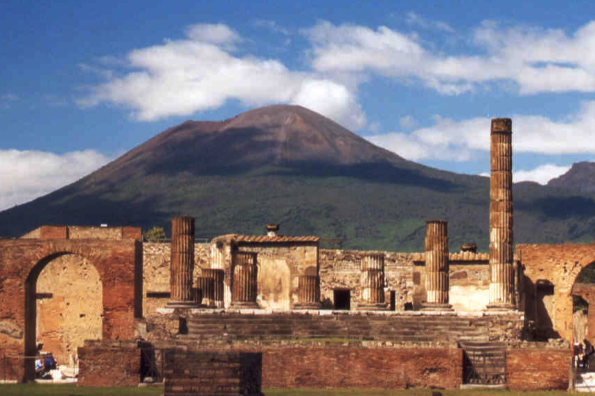 Pompeii & Vesuvius: Roundtrip From Naples