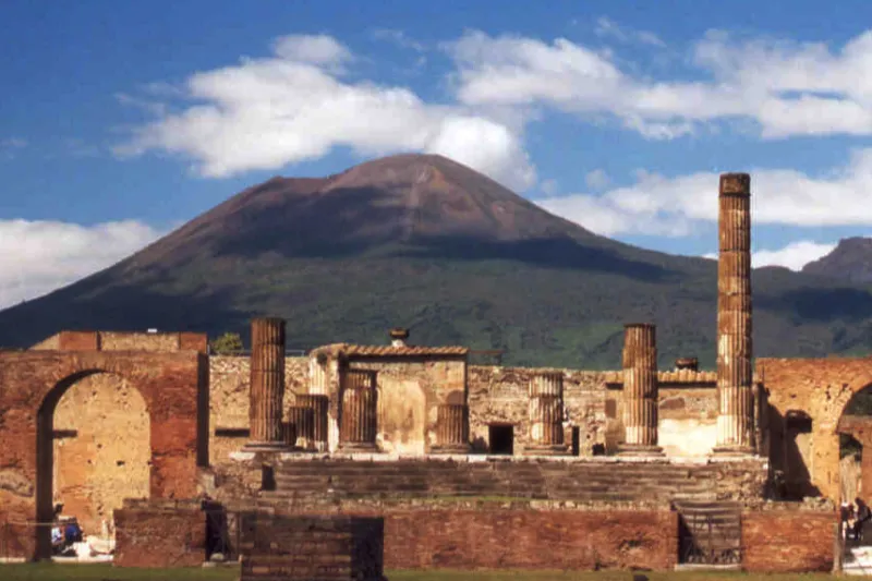 Pompeii & Vesuvius: Roundtrip From Naples