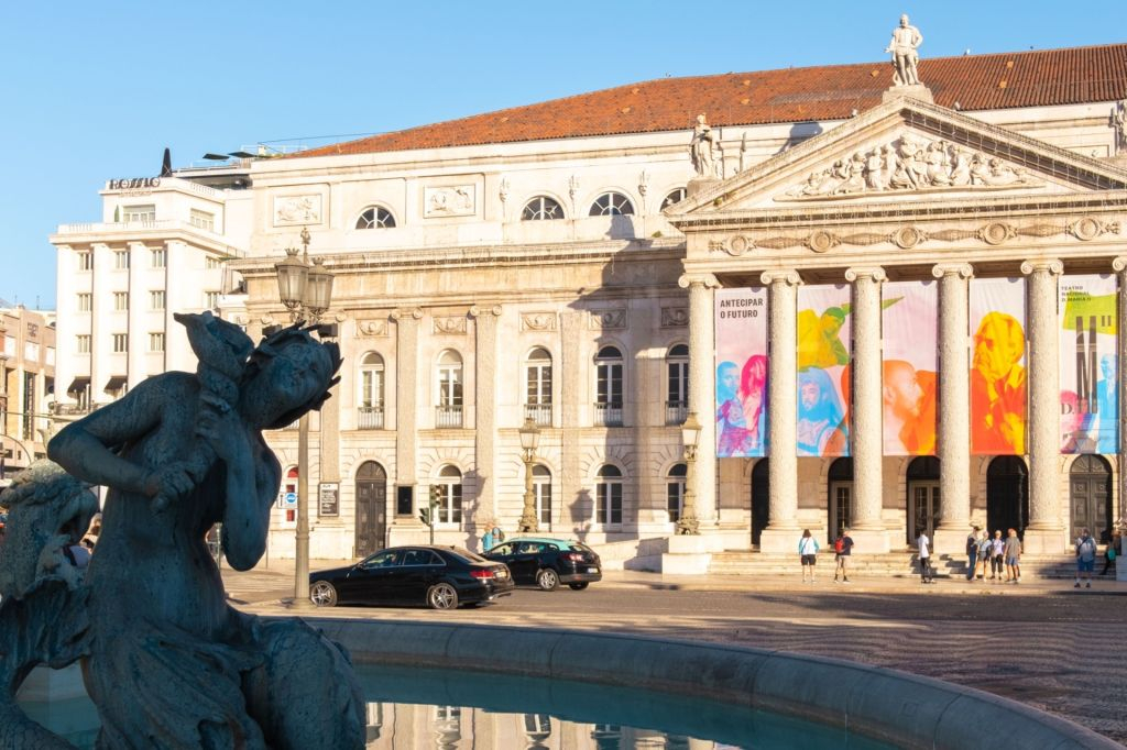 Lisbon (Chiado and Baixa Districts) Scavenger Hunt and Sights Self-Guided Tour