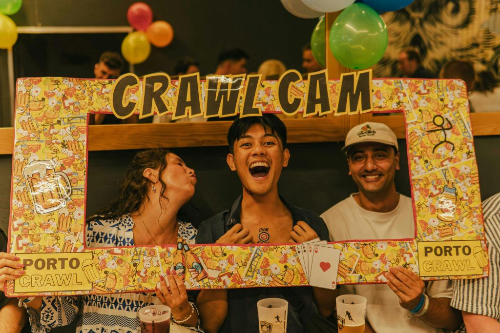 Lisbon: Pub Crawl with Open Bar, Shots, and VIP Club Entry