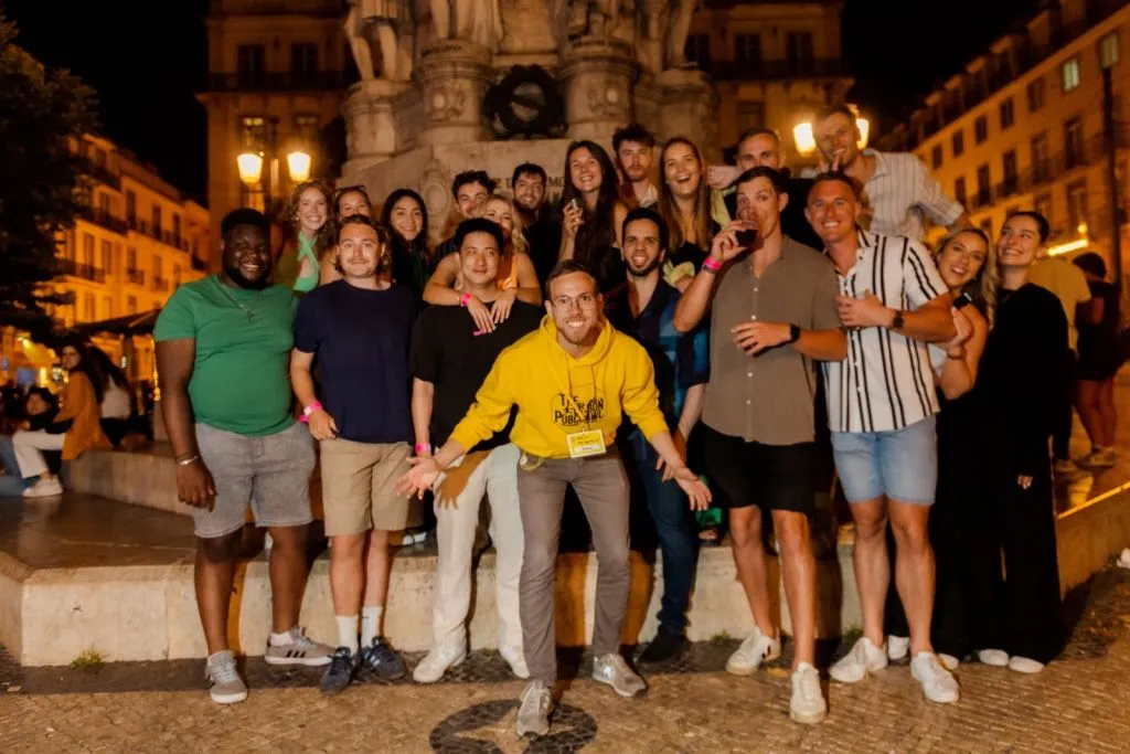 Lisbon: Pub Crawl with Open Bar, Shots, and VIP Club Entry